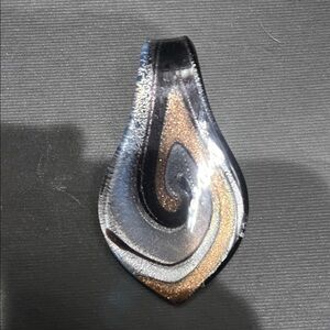 Elegant Swirl Pendant Necklace